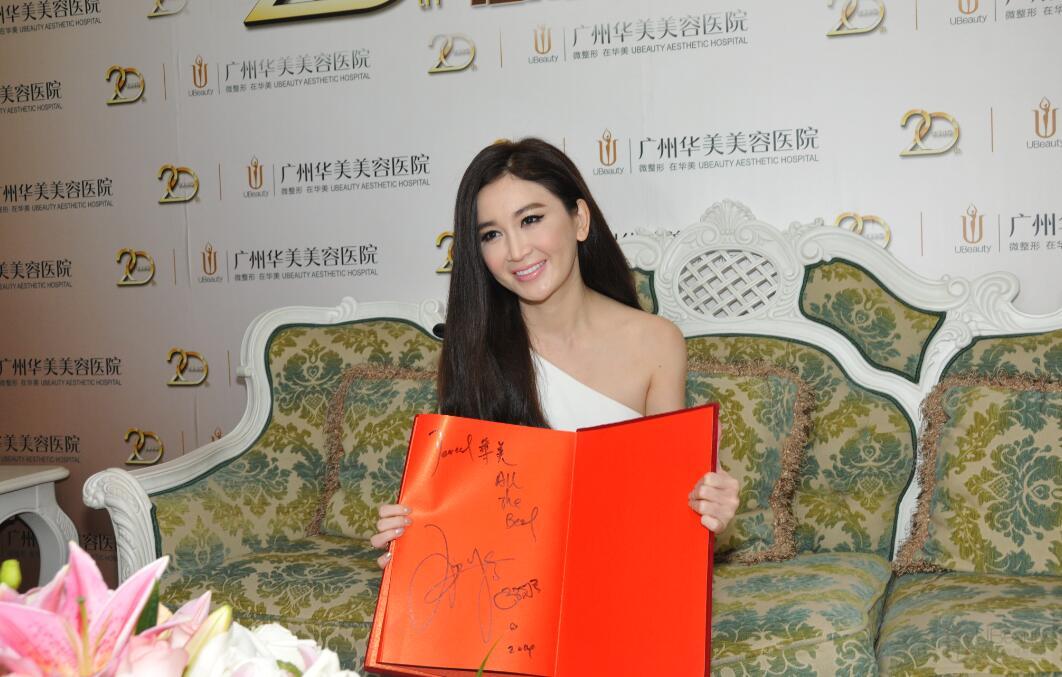 为了保持年轻美貌,温碧霞更是狂打百支美容针保持美貌.